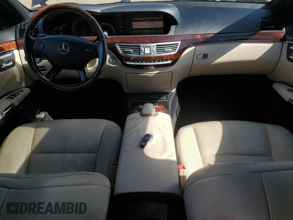 2009 Mercedes-Benz S with VIN WDDNF84XX9A277889, listed as a Copart auction lot 54190355 with 205,362 mi miles and Clean Title. Bid and sale history available at DreamBid. Image 8.
