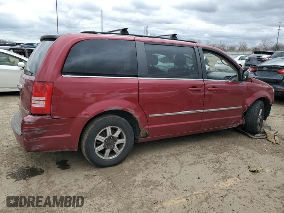 2010 Chrysler Town & Country Touring Plus z VIN 2A4RR8DX8AR398997, wystawiony jako Copart lot #53237575 z przebiegiem 311 281 mil mil oraz Czysty tytuł • Clean title. Historia ofert i sprzedaży dostępna na DreamBid. Obrazek 3.