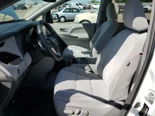 2018 Toyota Sienna LE Auto Access Seat with VIN 5TDKZ3DCXJS916445, listed as a Copart auction lot 62831275 with 104,859 mi miles and Salvage title. Bid and sale history available at DreamBid. Image 7.