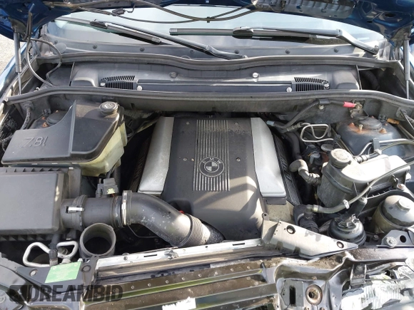 2001 BMW X5 4.4i with VIN WBAFB33501LH24719, listed as a IAAI auction lot 41055076 with 126,530 mi miles. Bid and sale history available at carsss.com. Image 10.