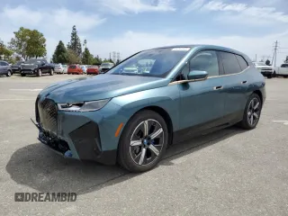 2023 BMW iX xDrive50 z VIN WB523CF09PCL83112, wystawiony jako Copart lot #56784345 z przebiegiem 7 897 mil mil oraz Szkoda całkowita • Salvage title. Historia ofert i sprzedaży dostępna na DreamBid. Obrazek 1.