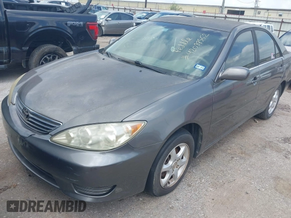 2006 Toyota Camry STD with VIN JTDBE32K163047233, listed as a IAAI auction lot 42088552 with 137,973 mi miles. Bid and sale history available at carsss.com. Image 2.