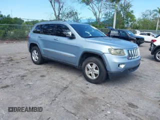 2013 Jeep Grand Cherokee Laredo with VIN 1C4RJEAG2DC517303, listed as a IAAI auction lot 42040405 with 222,952 mi miles. Bid and sale history available at carsss.com. Image 1.