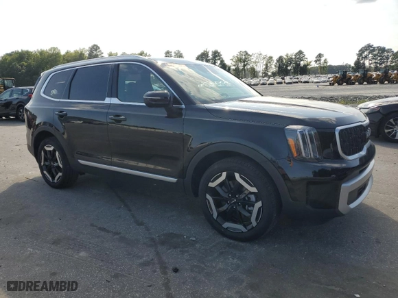 2023 Kia Telluride EX with VIN 5XYP34GC6PG377188, listed as a Copart auction lot 68546744 with 28,829 mi miles and Salvage Title. Bid and sale history available at carsss.com. Image 4.