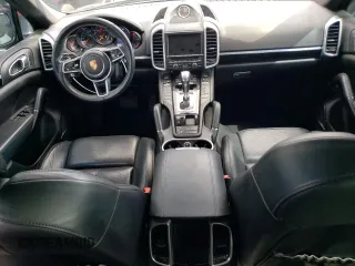 2016 Porsche Cayenne z VIN WP1AA2A20GLA06417, wystawiony jako Copart lot #55302695 z przebiegiem 172 259 mil mil oraz Czysty tytuł • Clean title. Historia ofert i sprzedaży dostępna na DreamBid. Obrazek 8.