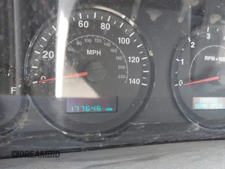 2005 Jeep Grand Cherokee Laredo z VIN 1J4GR48KX5C593240, wystawiony jako IAAI lot #40390746 z przebiegiem 177 646 mil mil oraz . Historia ofert i sprzedaży dostępna na DreamBid. Obrazek 7.