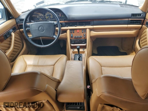 1990 Mercedes-Benz 560 z VIN WDBCA39E7LA505105, wystawiony jako Copart lot #58875015 z przebiegiem 88 261 mil mil oraz Szkoda całkowita • Salvage title. Historia ofert i sprzedaży dostępna na DreamBid. Obrazek 8.