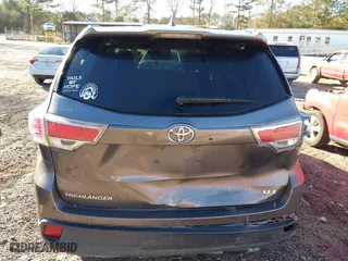 2014 Toyota Highlander XLE with VIN 5TDKKRFH2ES021473, listed as a IAAI auction lot 41809149 with 220,867 mi miles. Bid and sale history available at carsss.com. Image 16.