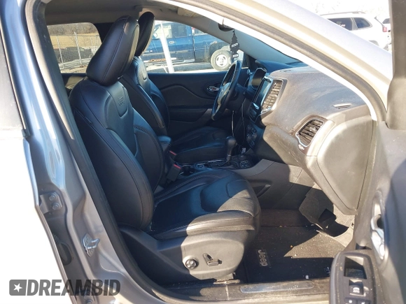 2019 Jeep Cherokee Limited with VIN 1C4PJMDN0KD180598, listed as a IAAI auction lot 41433530 with 137,398 mi miles. Bid and sale history available at carsss.com. Image 5.