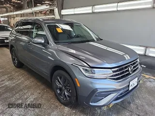 2024 Volkswagen Tiguan SE with VIN 3VV3B7AX5RM107598, listed as a IAAI auction lot 42796418 with 25,762 mi miles and . Bid and sale history available at DreamBid. Image 41.