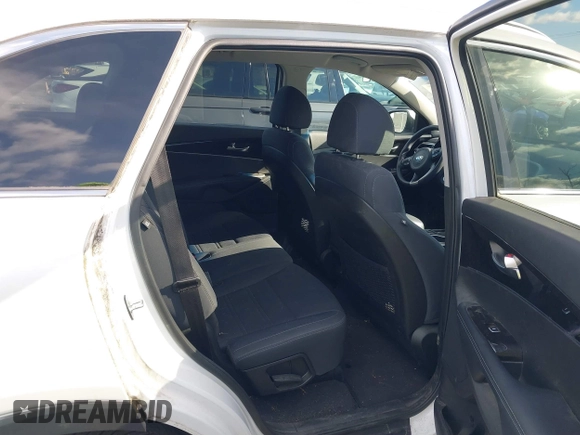 2018 Kia Sorento LX V6 with VIN 5XYPGDA50JG419263, listed as a IAAI auction lot 41592628 with 45,266 mi miles. Bid and sale history available at carsss.com. Image 8.