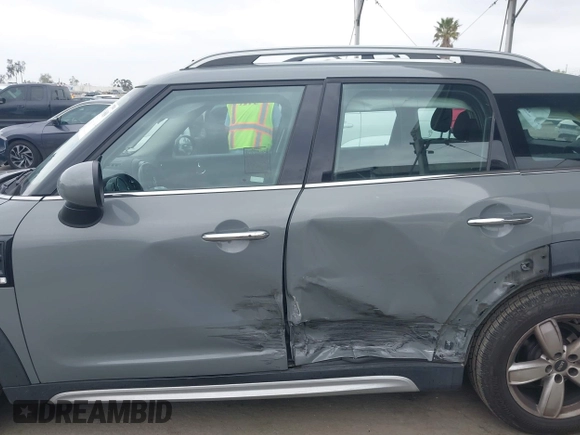 2017 MINI Countryman Cooper with VIN WMZYS7C34H3E06629, listed as a IAAI auction lot 42193989 with 113,920 mi miles and . Bid and sale history available at DreamBid. Image 14.