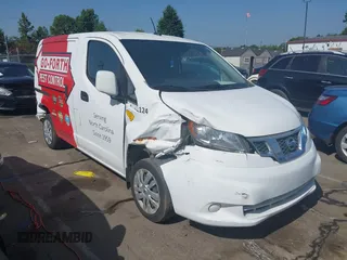 2017 Nissan NV200 S z VIN 3N6CM0KN1HK703120, wystawiony jako IAAI lot #40017819 z przebiegiem 108 983 mil mil oraz . Historia ofert i sprzedaży dostępna na DreamBid. Obrazek 1.