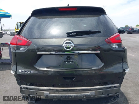 2017 Nissan Rogue SV z VIN KNMAT2MT5HP526512, wystawiony jako IAAI lot #42349293 z przebiegiem 93 620 mil mil oraz . Historia ofert i sprzedaży dostępna na DreamBid. Obrazek 17.