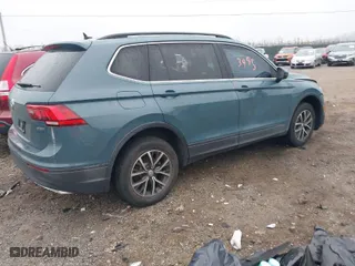 2019 Volkswagen Tiguan SE with VIN 3VV2B7AX1KM093510, listed as a IAAI auction lot 41943495 with 52,491 mi miles. Bid and sale history available at carsss.com. Image 4.