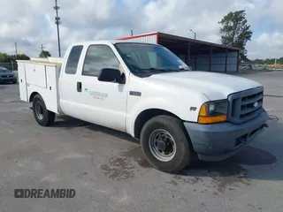 2001 Ford Super Duty F-250 XL with VIN 1FTNX20L81EC24211, listed as a IAAI auction lot 41472600 with 195,292 mi miles. Bid and sale history available at carsss.com. Image 1.