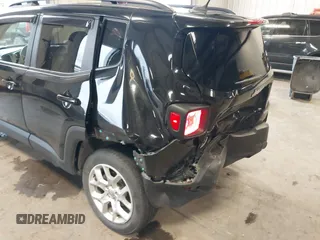 2017 Jeep Renegade Latitude with VIN ZACCJBBB6HPG34746, listed as a IAAI auction lot 41915833 with 60,814 mi miles. Bid and sale history available at carsss.com. Image 6.