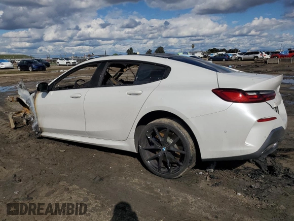 2021 BMW 8 Series 840i z VIN WBAGV2C03MCF18891, wystawiony jako Copart lot #48366235 z przebiegiem Nie podano mil oraz Nie do naprawy. Historia ofert i sprzedaży dostępna na DreamBid. Obrazek 2.