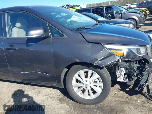 2018 Kia Sedona LX with VIN KNDMB5C18J6363478, listed as a IAAI auction lot 41687688 with 119,700 mi miles. Bid and sale history available at carsss.com. Image 6.