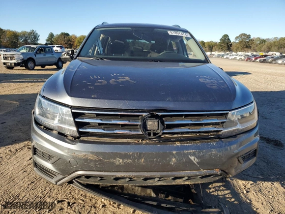 2021 Volkswagen Tiguan S with VIN 3VV1B7AX1MM108585, listed as a Copart auction lot 81897474 with 60,514 mi miles and Salvage Title. Bid and sale history available at carsss.com. Image 5.