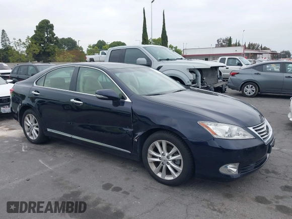 2010 Lexus ES 330 z VIN JTHBK1EG4A2405717, wystawiony jako IAAI lot #42329195 z przebiegiem 118 157 mil mil oraz . Historia ofert i sprzedaży dostępna na DreamBid. Obrazek 1.