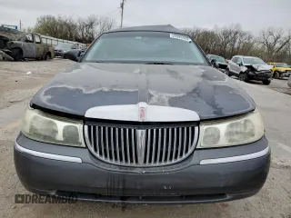 2001 Lincoln Town Car Signature with VIN 1LNHM82W11Y683915, listed as a Copart auction lot 50395865 with Not provided miles and Non repairable. Bid and sale history available at DreamBid. Image 5.