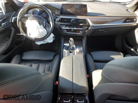 2019 BMW 5 Series 530e xDrive z VIN WBAJB1C5XKB375913, wystawiony jako Copart lot #82580004 z przebiegiem Nie podano mil oraz Szkoda całkowita • Salvage title. Historia ofert i sprzedaży dostępna na DreamBid. Obrazek 8.