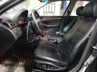 2004 BMW 3 Series 330xi with VIN WBAEW53434PN32952, listed as a Copart auction lot 44027245 with 128,785 mi miles and Salvage Title. Bid and sale history available at carsss.com. Image 7.