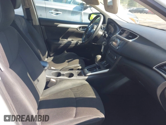 2018 Nissan Sentra S z VIN 3N1AB7AP7JY310031, wystawiony jako IAAI lot #41974445 z przebiegiem 106 842 mil mil oraz . Historia ofert i sprzedaży dostępna na DreamBid. Obrazek 5.