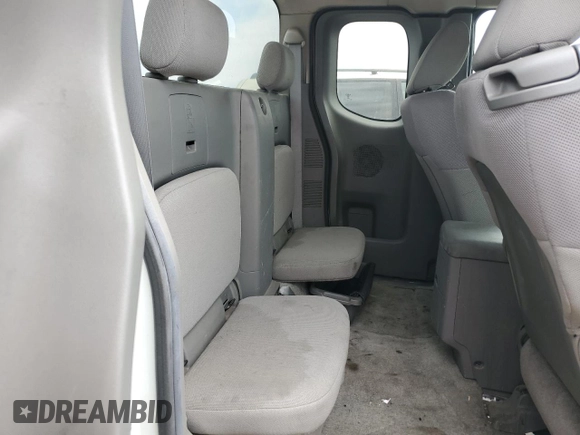 2014 Nissan Frontier S z VIN 1N6BD0CT0EN743655, wystawiony jako Copart lot #58571535 z przebiegiem 123 622 mil mil oraz Czysty tytuł • Clean title. Historia ofert i sprzedaży dostępna na DreamBid. Obrazek 10.