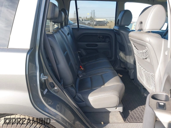 2007 Honda Pilot EX-L with VIN 5FNYF28797B001772, listed as a IAAI auction lot 41320270 with 220,227 mi miles. Bid and sale history available at carsss.com. Image 8.