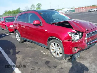 2014 Mitsubishi Outlander SE z VIN 4A4AP4AU7EE014439, wystawiony jako IAAI lot #42026513 z przebiegiem 70 963 mil mil oraz . Historia ofert i sprzedaży dostępna na DreamBid. Obrazek 1.