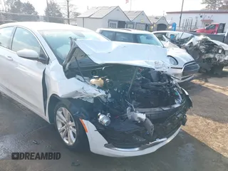2016 Chrysler 200 Limited z VIN 1C3CCCAB0GN112482, wystawiony jako IAAI lot #41515617 z przebiegiem 130 116 mil mil oraz . Historia ofert i sprzedaży dostępna na DreamBid. Obrazek 6.
