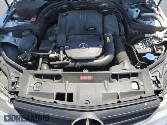 2013 Mercedes-Benz C 250 Sport с VIN WDDGF4HB9DA817435, выставлен на аукционе Copart как лот 57405835 с пробегом 137 056 миль миль и Списание • Salvage title. История ставок и продаж доступна на DreamBid. Изображение 11.