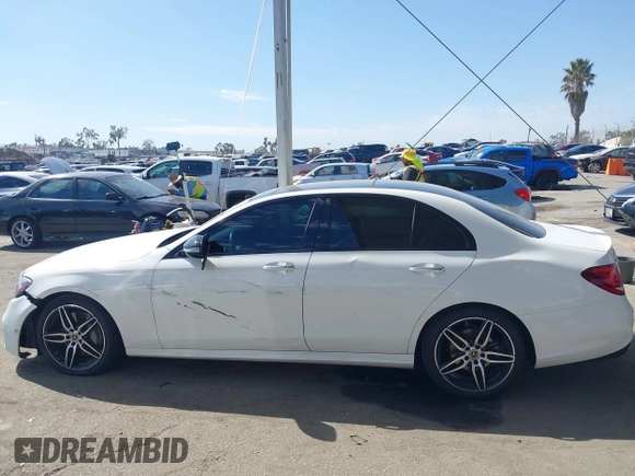 2019 Mercedes-Benz E-Class E 300 with VIN WDDZF4JB8KA566102, listed as a IAAI auction lot 41690183 with 89,085 mi miles. Bid and sale history available at carsss.com. Image 14.