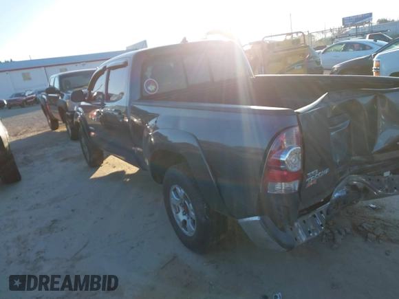 2015 Toyota Tacoma with VIN 3TMMU4FN5FM077680, listed as a IAAI auction lot 41008355 with 221,940 mi miles. Bid and sale history available at carsss.com. Image 3.