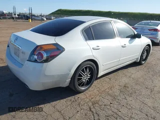 2008 Nissan Altima 2.5 with VIN 1N4AL21E08N443075, listed as a IAAI auction lot 41901276 with 215,772 mi miles. Bid and sale history available at carsss.com. Image 4.