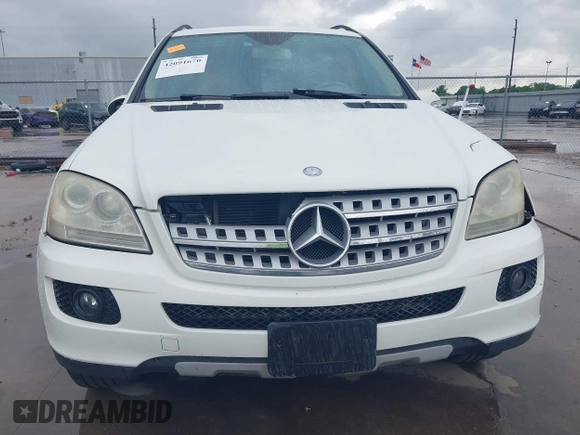 2008 Mercedes-Benz M 350 z VIN 4JGBB86E78A402071, wystawiony jako IAAI lot #42091670 z przebiegiem 170 544 mil mil oraz . Historia ofert i sprzedaży dostępna na DreamBid. Obrazek 6.