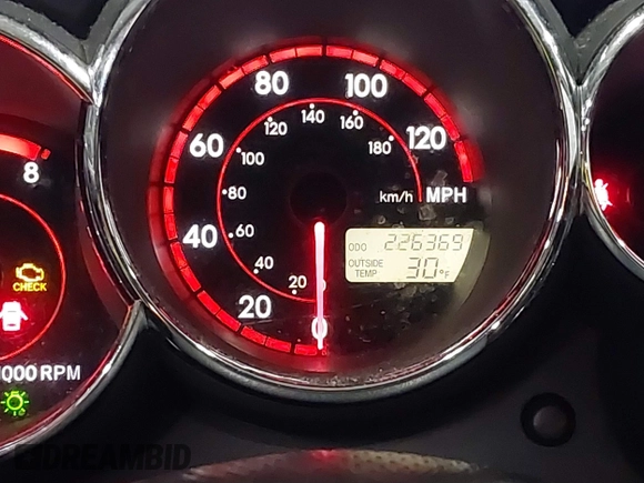 2004 Pontiac Vibe with VIN 5Y2SL62804Z426858, listed as a IAAI auction lot 41278277 with 226,369 mi miles. Bid and sale history available at carsss.com. Image 16.