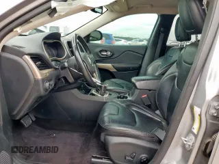 2017 Jeep Cherokee Limited с VIN 1C4PJLDB6HW661145, выставлен на аукционе Copart как лот 58235895 с пробегом 149 760 миль миль и Списание • Salvage title. История ставок и продаж доступна на DreamBid. Изображение 7.