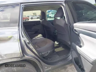 2023 Toyota Highlander L z VIN 5TDKDRAH7PS509046, wystawiony jako IAAI lot #41572986 z przebiegiem 50 039 mil mil oraz . Historia ofert i sprzedaży dostępna na DreamBid. Obrazek 8.