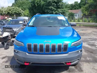 2019 Jeep Cherokee Trailhawk z VIN 1C4PJMBX1KD336247, wystawiony jako IAAI lot #42646549 z przebiegiem 61 636 mil mil oraz . Historia ofert i sprzedaży dostępna na DreamBid. Obrazek 12.