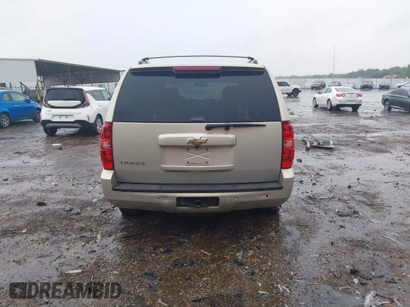 2010 Chevrolet Tahoe LT z VIN 1GNMCBE32AR228142, wystawiony jako IAAI lot #42119831 z przebiegiem 220 026 mil mil oraz . Historia ofert i sprzedaży dostępna na DreamBid. Obrazek 16.