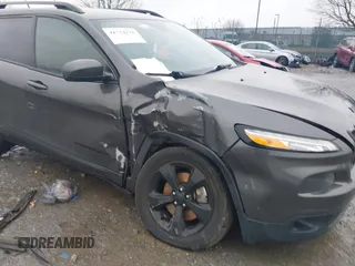 2018 Jeep Cherokee Latitude with VIN 1C4PJMCX4JD517792, listed as a IAAI auction lot 41524331 with Not provided miles and . Bid and sale history available at DreamBid. Image 6.