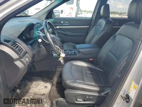 2018 Ford Explorer XLT z VIN 1FM5K8D88JGB53969, wystawiony jako Copart lot #55858935 z przebiegiem 154 555 mil mil oraz Czysty tytuł • Clean title. Historia ofert i sprzedaży dostępna na DreamBid. Obrazek 7.