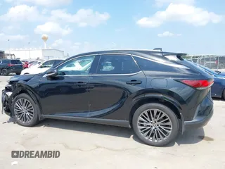 2024 Lexus RX 450h+ Luxury z VIN JTJCJMGA2R2011919, wystawiony jako IAAI lot #42341635 z przebiegiem 28 688 mil mil oraz . Historia ofert i sprzedaży dostępna na DreamBid. Obrazek 14.