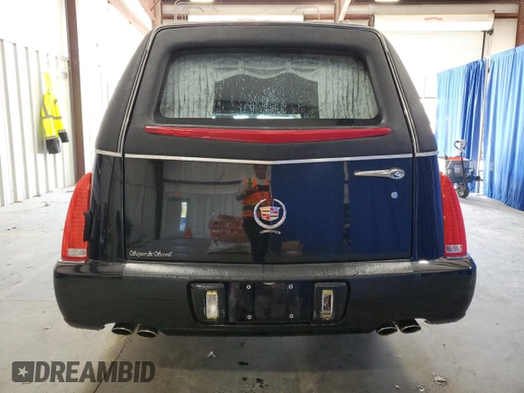 2011 Cadillac DTS Professional Limousine z VIN 1GE7K9C61BU600591, wystawiony jako Copart lot #55618735 z przebiegiem 31 702 mil mil oraz Tytuł czysty. Historia ofert i sprzedaży dostępna na DreamBid. Obrazek 6.