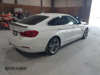 2019 BMW 4 Series 440i xDrive with VIN WBA4J7C5XKBM76209, listed as a IAAI auction lot 42071170 with 62,460 mi miles and . Bid and sale history available at carsss.com. Image 4.