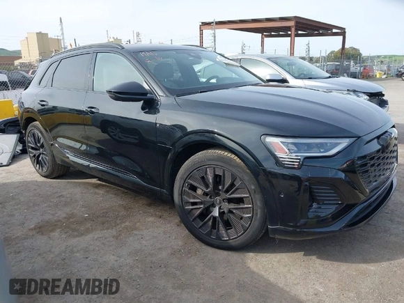 2024 Audi Q8 e-tron z VIN WA16AAGE2RB031437, wystawiony jako IAAI lot #41761720 z przebiegiem 19 579 mil mil oraz . Historia ofert i sprzedaży dostępna na DreamBid. Obrazek 1.