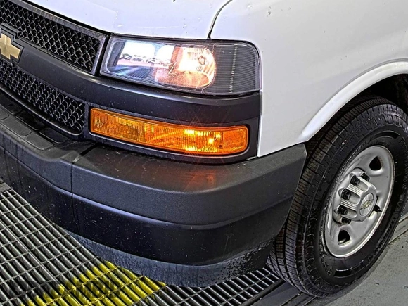 2021 Chevrolet Express Cargo z VIN 1GCWGAFP1M1303403, wystawiony jako IAAI lot #42672932 z przebiegiem 65 051 mil mil oraz . Historia ofert i sprzedaży dostępna na DreamBid. Obrazek 26.